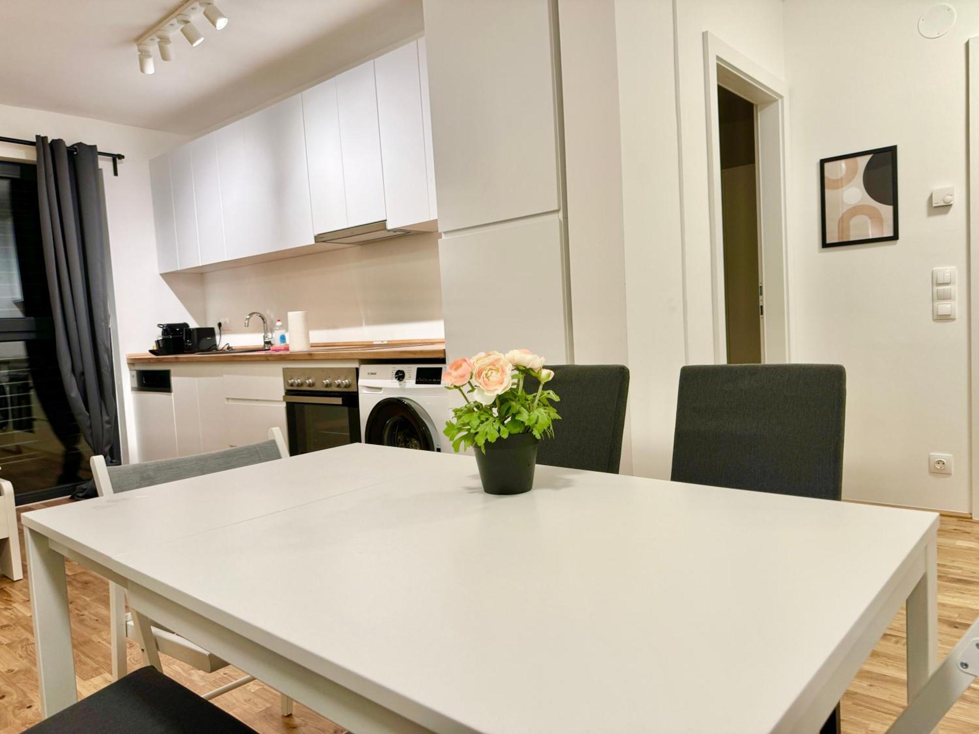 Modern Apartment With Balcony & Free Parking - Nearby Metro Vídeň Exteriér fotografie